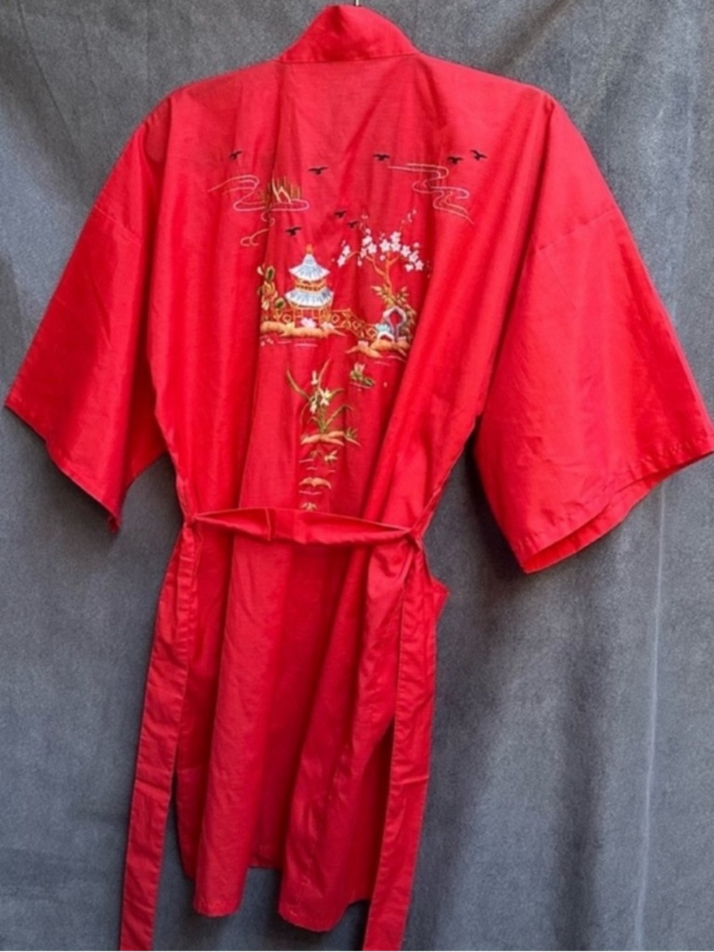Vintage Embroidered robe Red Women’s Sz Medium